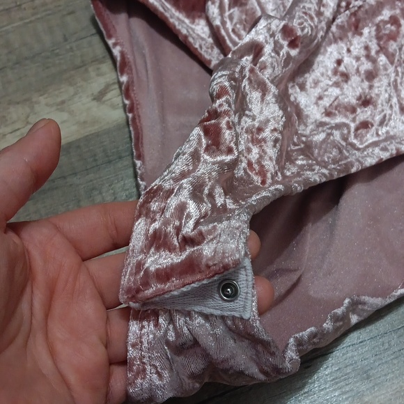 love j. velvet pink bodysuit short sleeves with lace closure in front - Picture 3 of 4